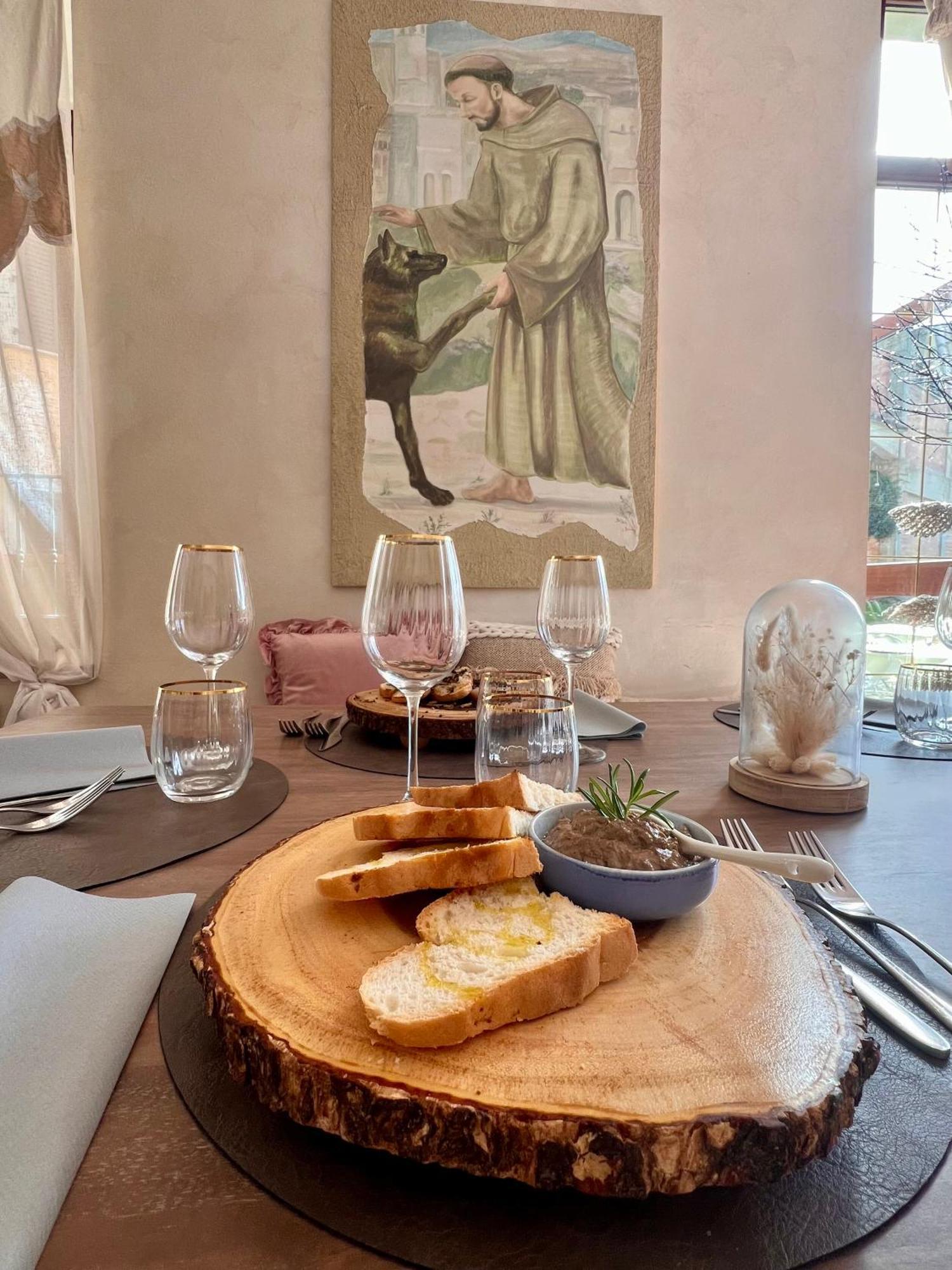Sui Passi Di Francesco Hotel Valfabbrica Eksteriør billede