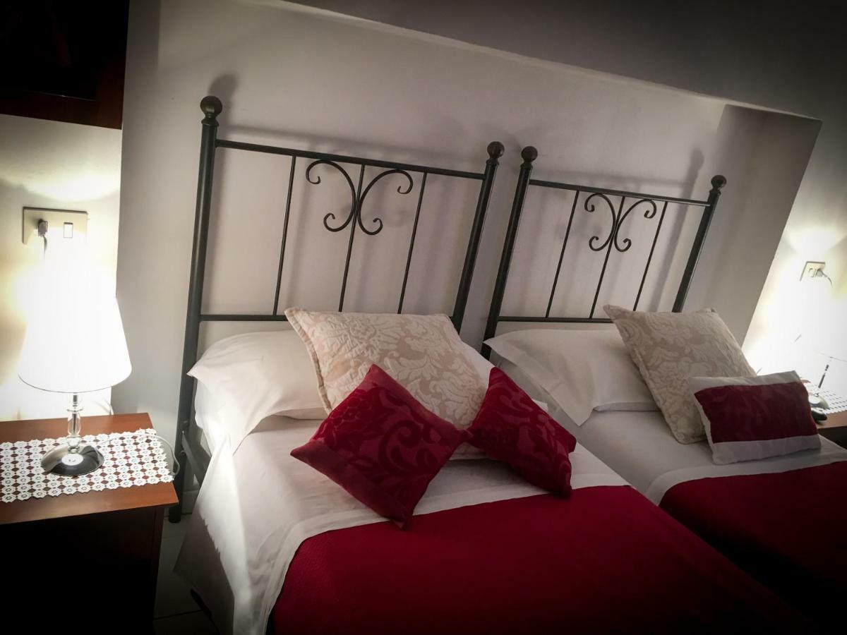 Sui Passi Di Francesco Hotel Valfabbrica Eksteriør billede